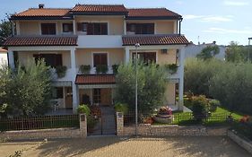 Nevija B&B